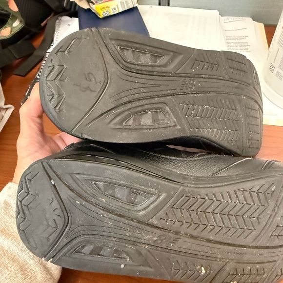 New Balance Black Athletic Shoes with Textured Leather - Picture 4 of 6